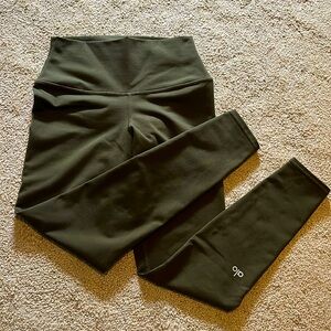 Alo airbrush olive green legging xs 25” inseam
